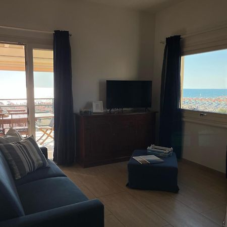 Ferienwohnung Attico Sulla Spiaggia Viareggio Exterior foto