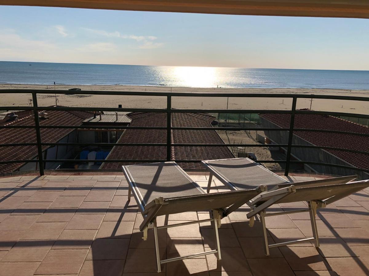 Ferienwohnung Attico Sulla Spiaggia Viareggio Exterior foto