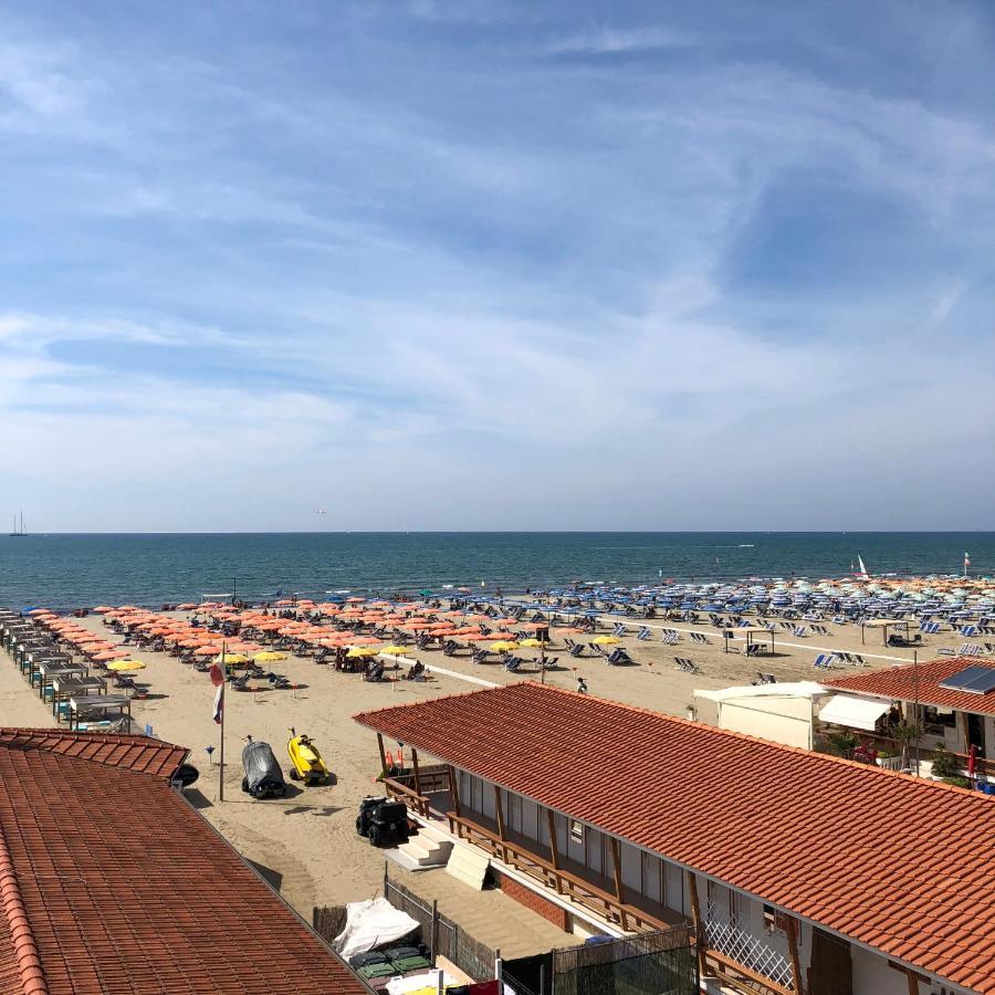 Ferienwohnung Attico Sulla Spiaggia Viareggio Exterior foto