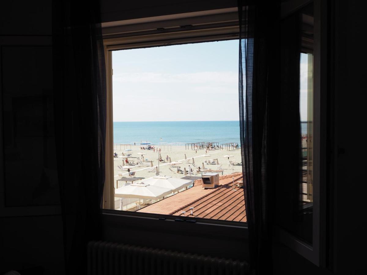 Ferienwohnung Attico Sulla Spiaggia Viareggio Exterior foto