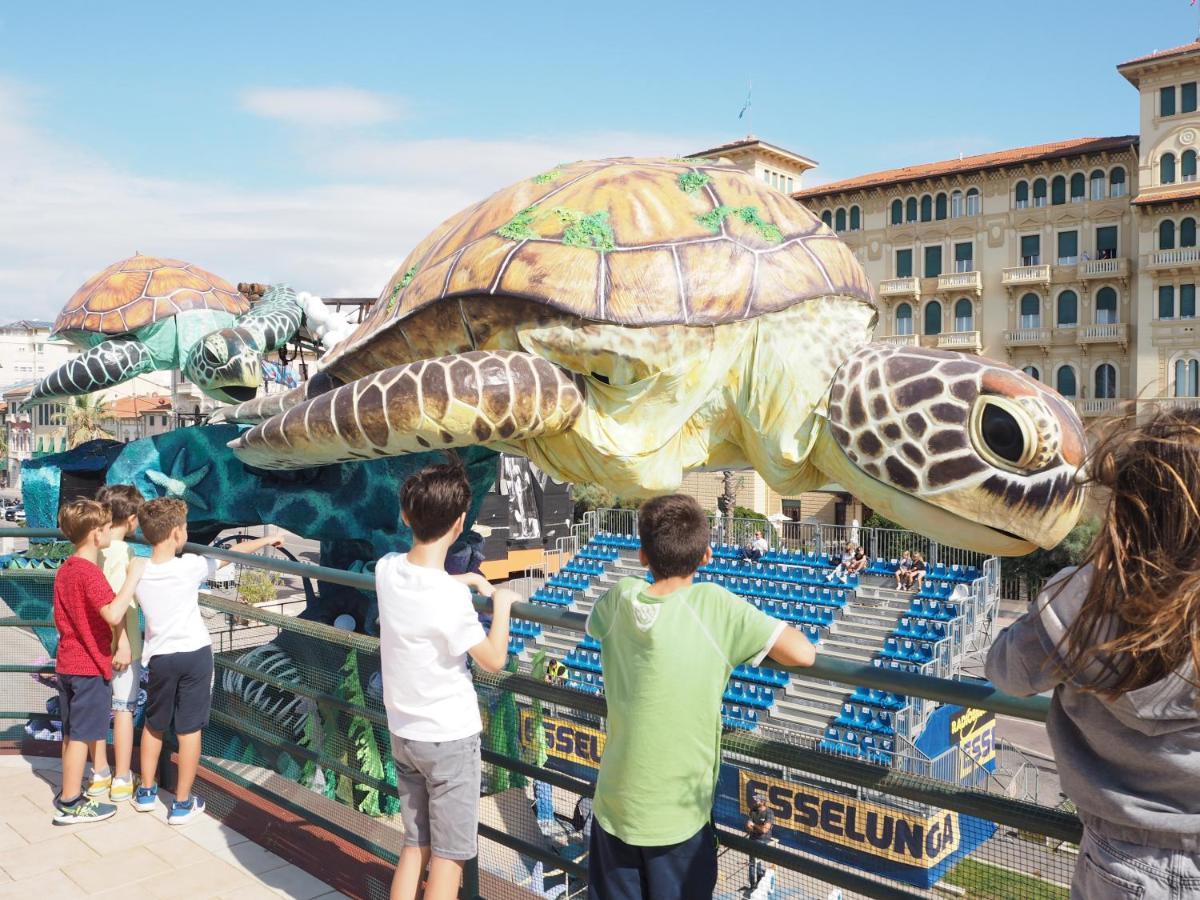 Ferienwohnung Attico Sulla Spiaggia Viareggio Exterior foto