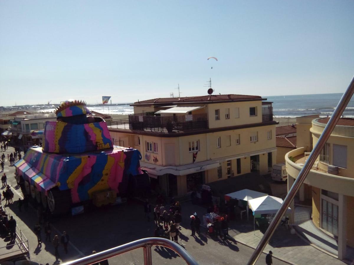 Ferienwohnung Attico Sulla Spiaggia Viareggio Exterior foto