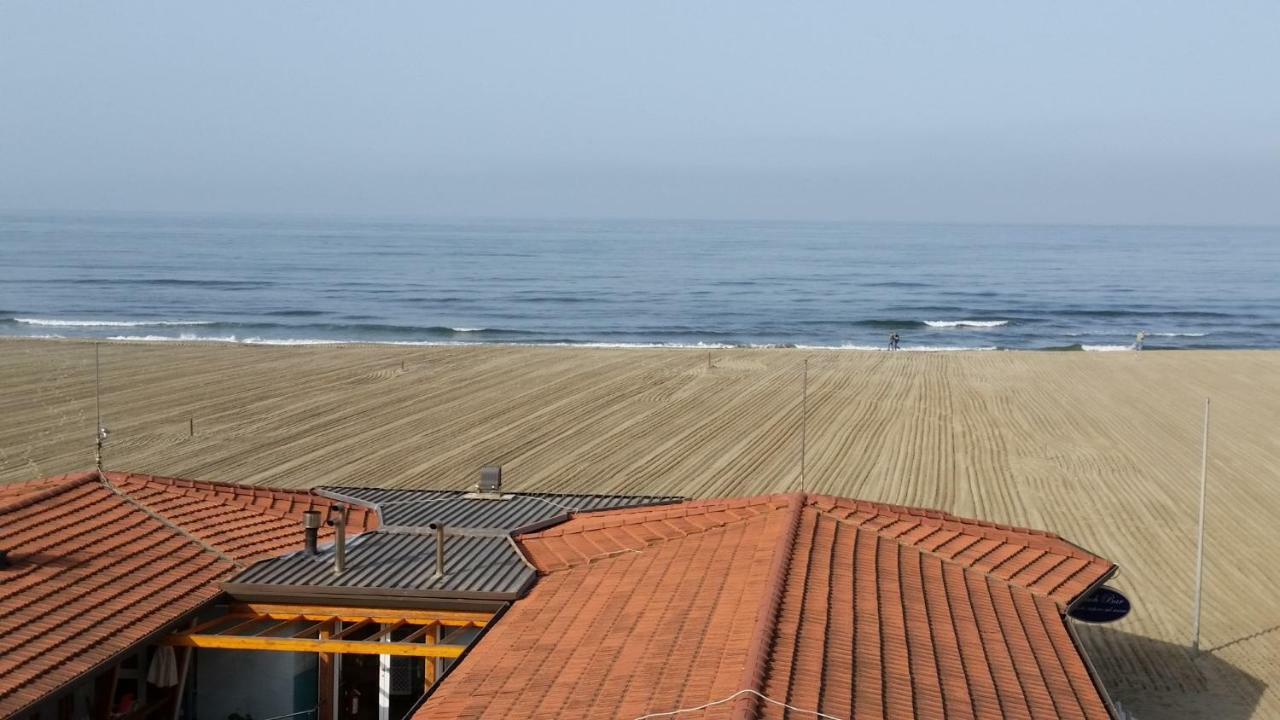 Ferienwohnung Attico Sulla Spiaggia Viareggio Exterior foto