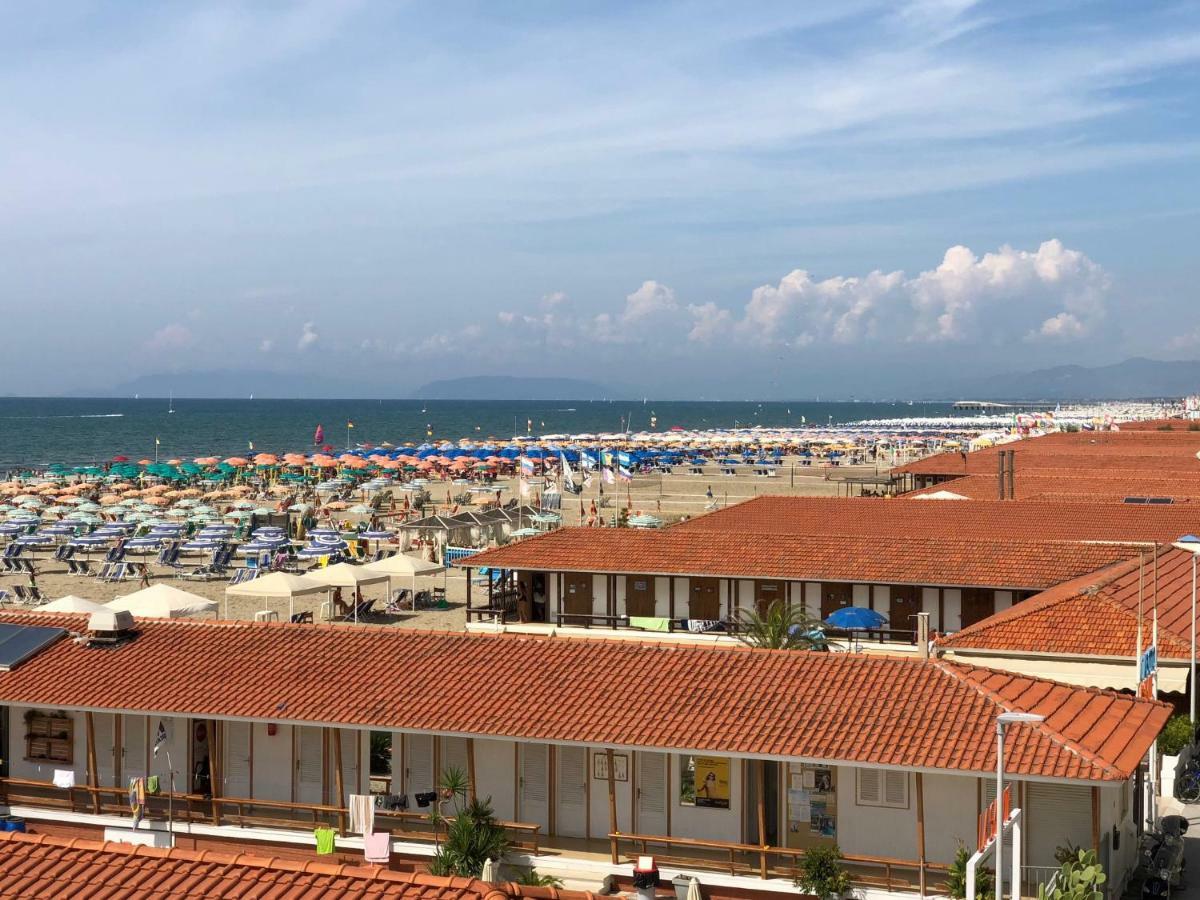 Ferienwohnung Attico Sulla Spiaggia Viareggio Exterior foto