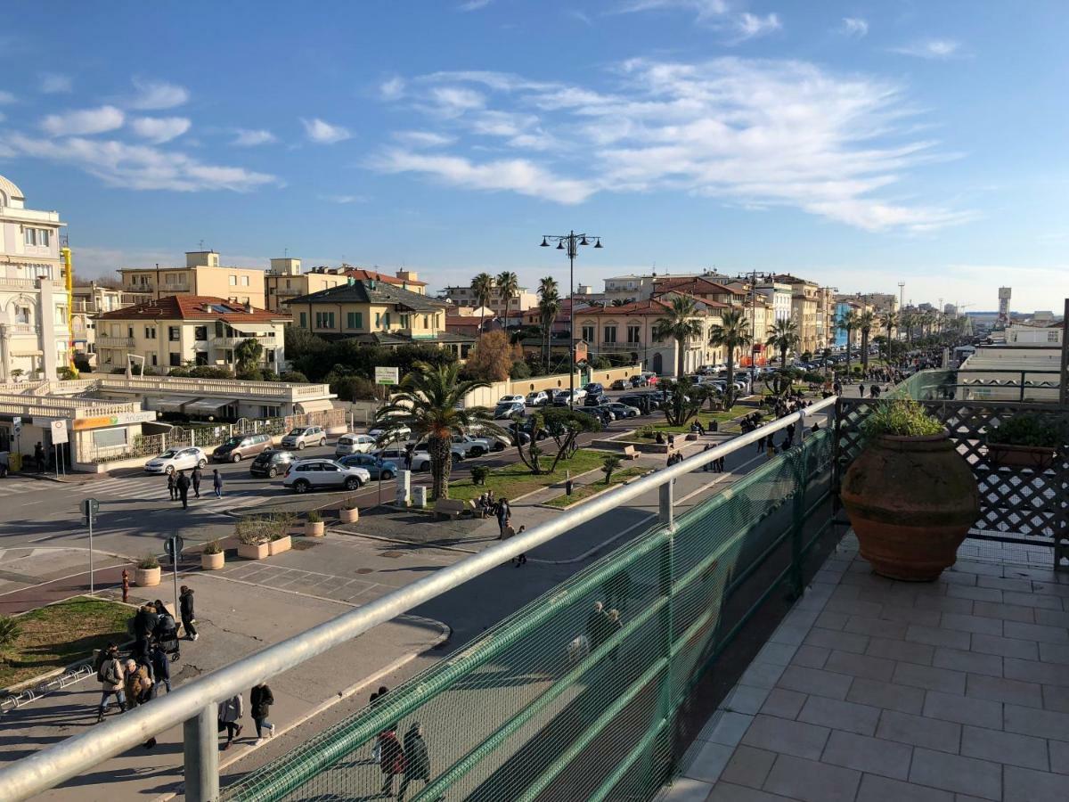 Ferienwohnung Attico Sulla Spiaggia Viareggio Exterior foto