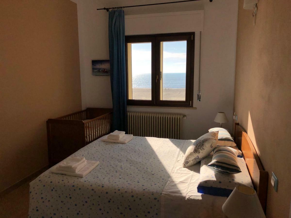 Ferienwohnung Attico Sulla Spiaggia Viareggio Exterior foto