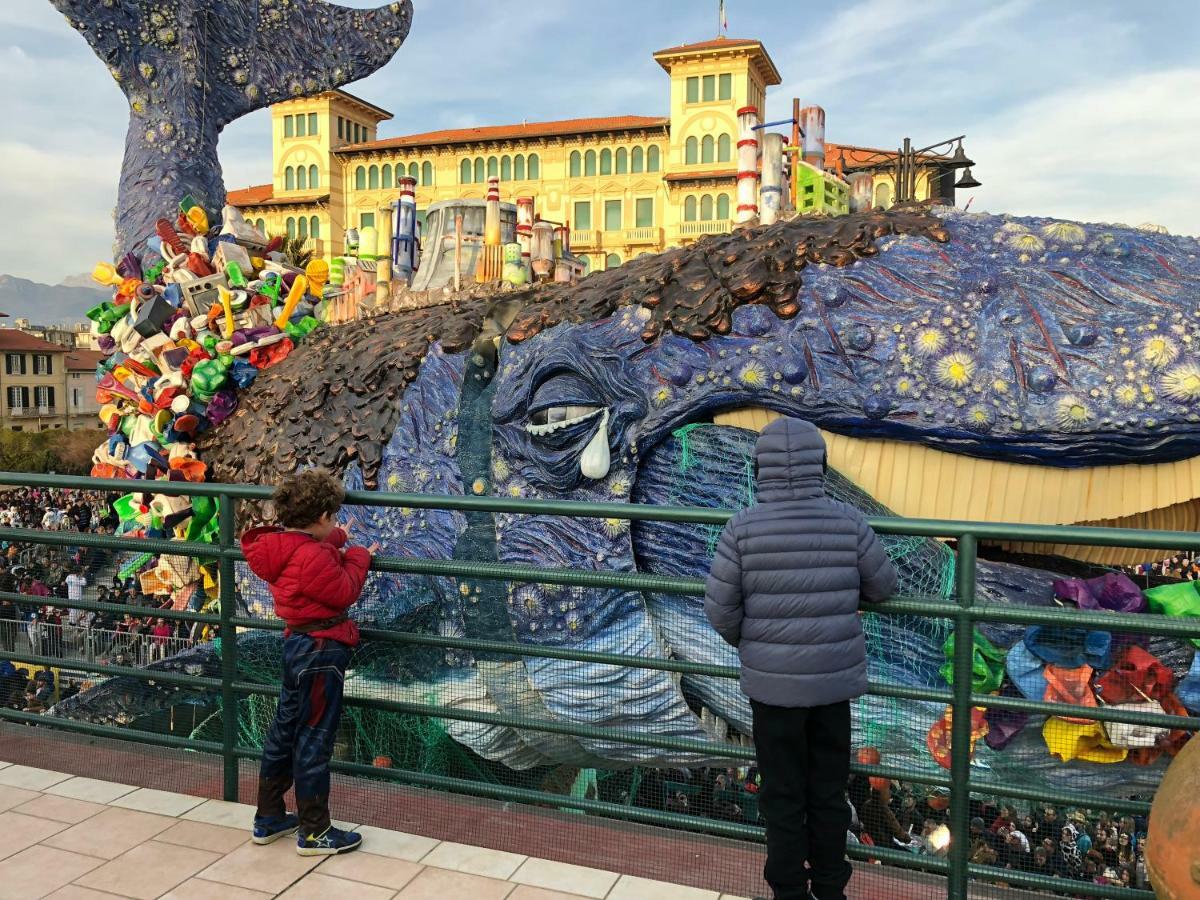 Ferienwohnung Attico Sulla Spiaggia Viareggio Exterior foto